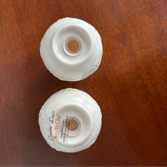 Skye McGhie Cream Lace Salt and Pepper Shakers 2002 - Picture 5 of 6